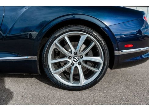 Used 2022 Bentley Continental GT V8 image 12