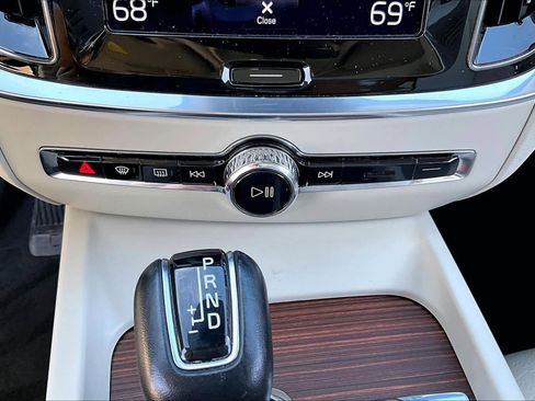 Used 2021 Volvo S60 T5 Momentum image 33