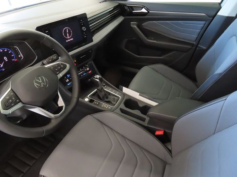 Used 2026 Volkswagen Jetta SEL FWD image 22