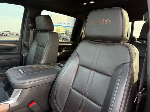 Used 2024 Chevrolet Silverado 2500 High Country w/ High Country Premium Package image 18