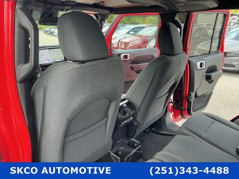 Used 2024 Jeep Wrangler Unlimited Sport AWD/4WD image 36