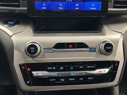 Used 2022 Ford Explorer XLT w/ Equipment Group 202A image 29