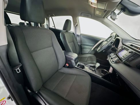 Used 2018 Toyota RAV4 LE image 28