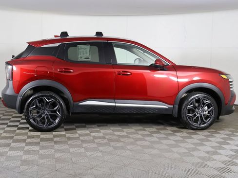 Used 2025 Nissan Kicks SR FWD image 17