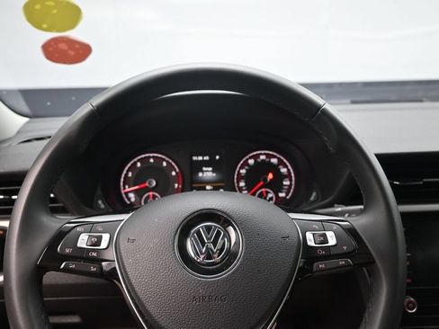 Used 2022 Volkswagen Passat 2.0T SE FWD image 12