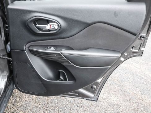 Used 2015 Jeep Cherokee Latitude w/ Comfort/Convenience Group image 31