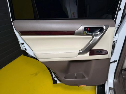 Used 2016 Lexus GX 460 image 19