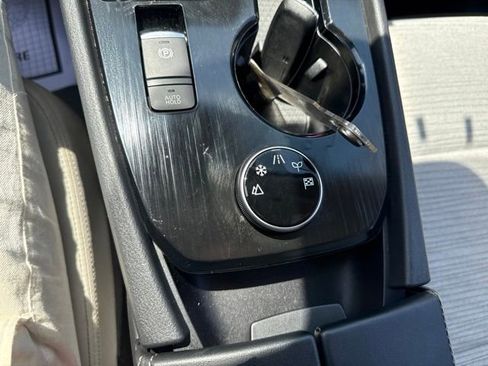 Used 2023 Nissan Rogue SV AWD/4WD image 19