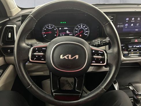 Used 2023 Kia Sorento EX w/ Panoramic Sunroof Package FWD image 9