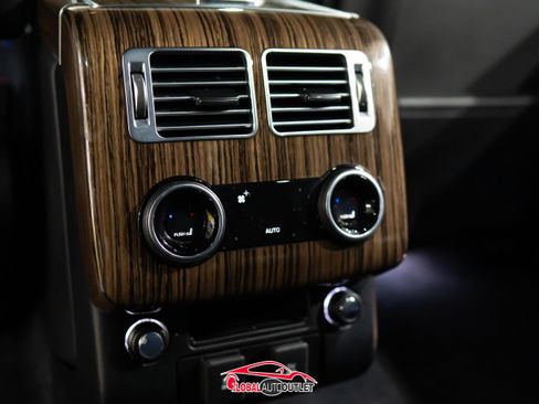 Used 2018 Land Rover Range Rover Long Wheelbase Supercharged image 22