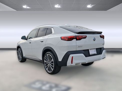 Used 2026 BMW X2 xDrive28i w/ Technology Package AWD/4WD image 3