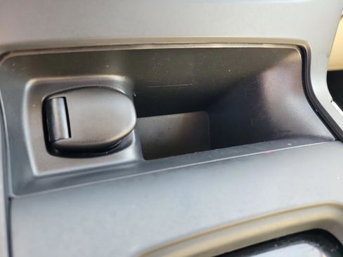 Used 2016 Nissan Sentra SV image 21