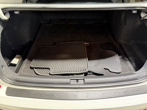 Used 2017 Volkswagen Passat 1.8T R-Line image 19