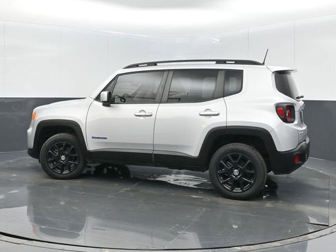Used 2020 Jeep Renegade Latitude w/ Cold Weather Group image 5