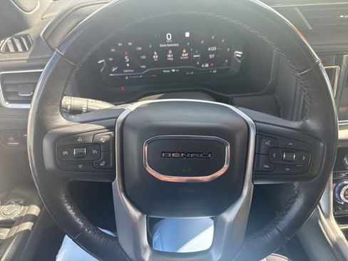 Used 2022 GMC Yukon XL Denali w/ Denali Premium Package AWD/4WD image 17