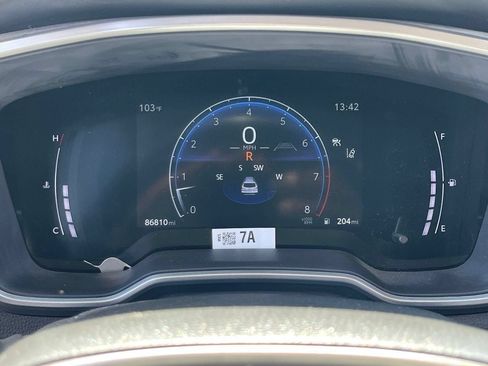 Used 2025 Toyota Corolla Cross XLE w/ Convenience Package FWD image 11