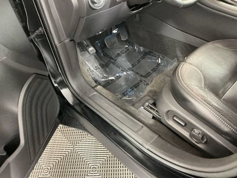 Used 2013 Ford Taurus SEL FWD image 16