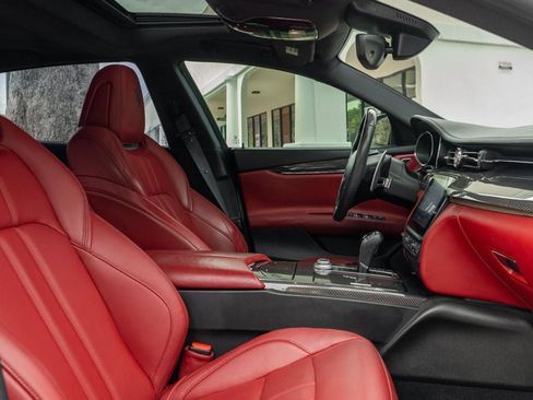 Used 2018 Maserati Quattroporte S GranSport image 29