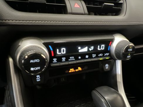Used 2024 Toyota RAV4 XLE FWD image 20