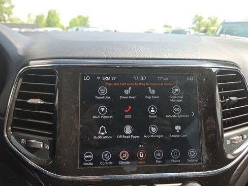Used 2022 Jeep Grand Cherokee Laredo w/ All-Weather Capability Group AWD/4WD image 19