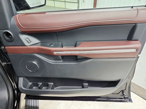 Used 2024 Ford Expedition Limited image 42
