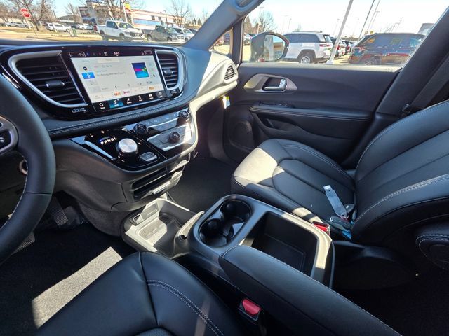 New 2026 Chrysler Pacifica Select AWD/4WD image 23
