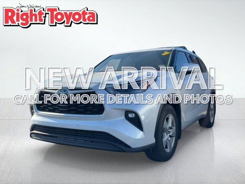 Used 2023 Toyota Highlander LE image 1