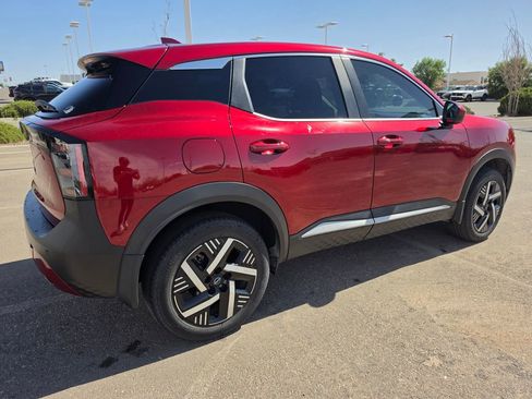 Used 2025 Nissan Kicks SV FWD image 3