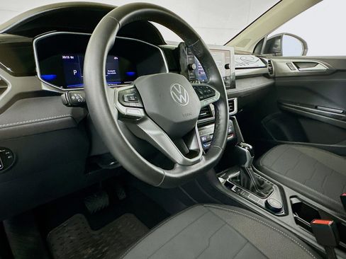 Used 2025 Volkswagen Taos SE AWD/4WD image 7