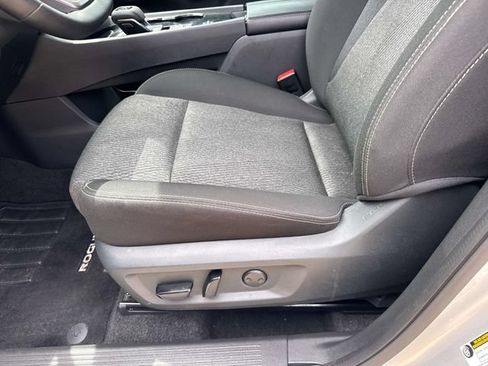 Used 2025 Nissan Rogue SV FWD image 23