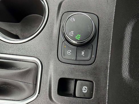 Certified 2023 Chevrolet Traverse LT image 25