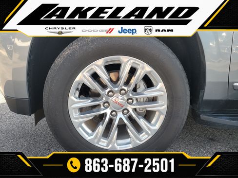 Used 2024 GMC Yukon XL SLT w/ SLT Premium Package AWD/4WD image 9