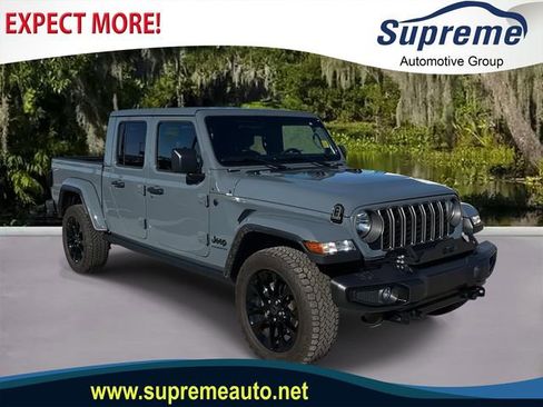 Used 2025 Jeep Gladiator Sport image 1