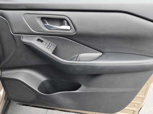Used 2024 Nissan Rogue SV FWD image 34