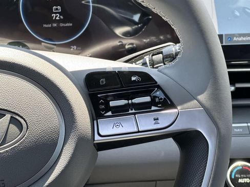 New 2025 Hyundai Elantra SEL image 12