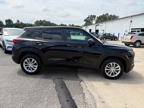 Used 2024 Chevrolet TrailBlazer LS w/ LS Convenience Package AWD/4WD image 2
