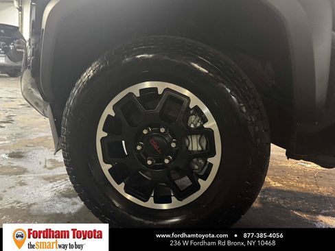 Used 2025 Toyota Tacoma TRD Off-Road AWD/4WD image 9