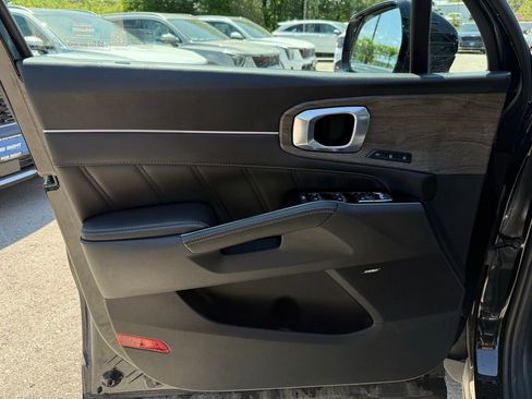 Certified 2023 Kia Sorento SX Prestige AWD/4WD image 6