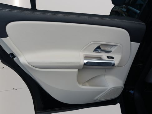 Used 2023 Mercedes-Benz EQB 250+ image 17