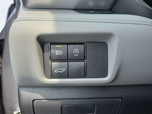 Used 2023 Toyota Highlander XLE FWD image 35