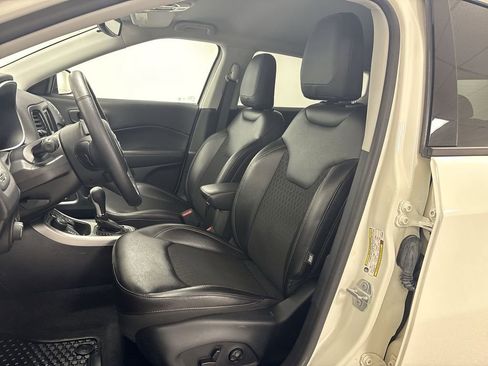 Used 2018 Jeep Compass Latitude w/ Cold Weather Group image 10