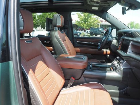 Used 2024 GMC Yukon XL Denali Ultimate AWD/4WD image 23