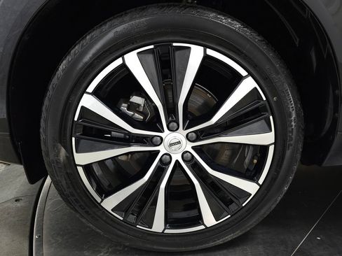 Certified 2025 Volvo XC60 B5 Plus AWD/4WD image 11