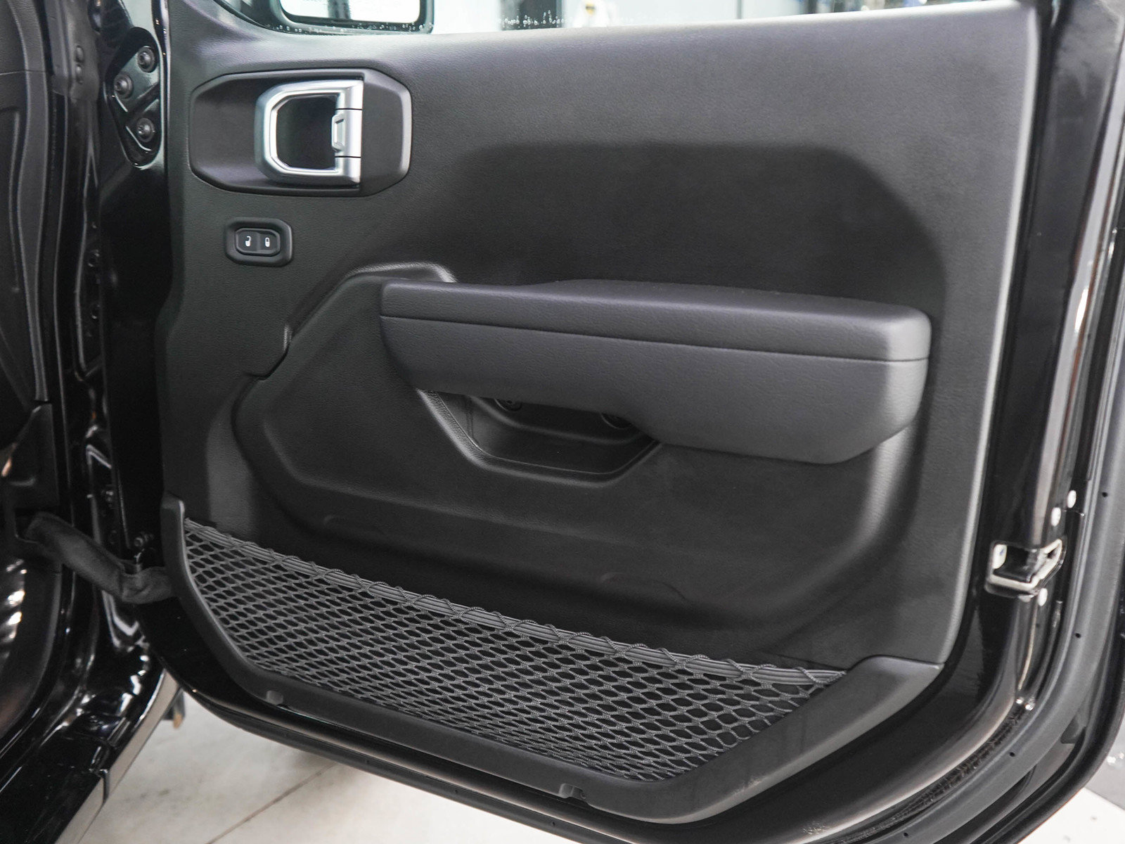 Used 2023 Jeep Wrangler Unlimited Sport AWD/4WD image 9