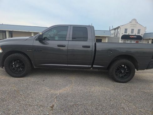 Used 2018 RAM 1500 Express RWD image 5