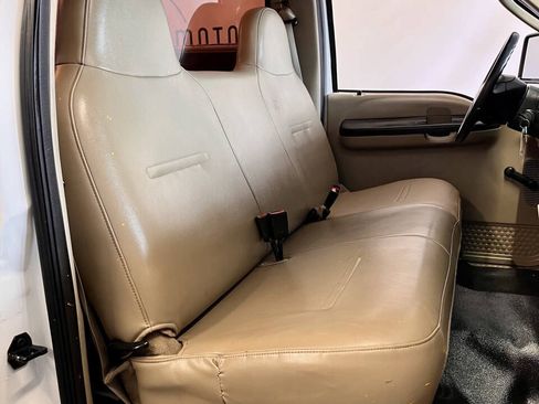 Used 2005 Ford F350 2WD Regular Cab Super Duty image 16