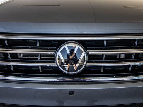 Certified 2024 Volkswagen Tiguan SEL R-Line AWD/4WD image 8