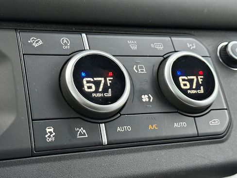 Used 2025 Land Rover Defender 110 S image 23