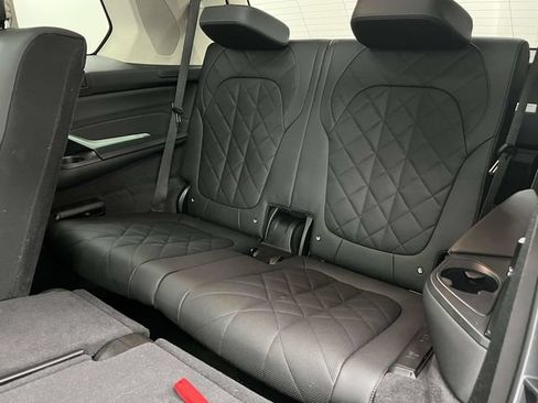Used 2025 BMW X7 xDrive40i w/ Premium Package AWD/4WD image 18