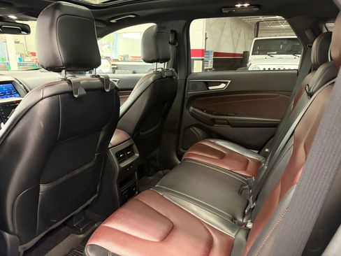 Used 2020 Ford Edge Titanium w/ Equipment Group 301A AWD/4WD image 22